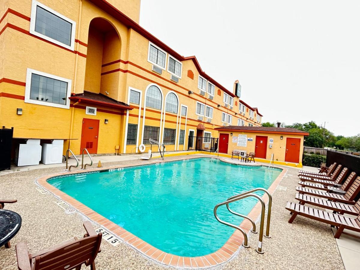 Quality Suites Сан Антонио Екстериор снимка