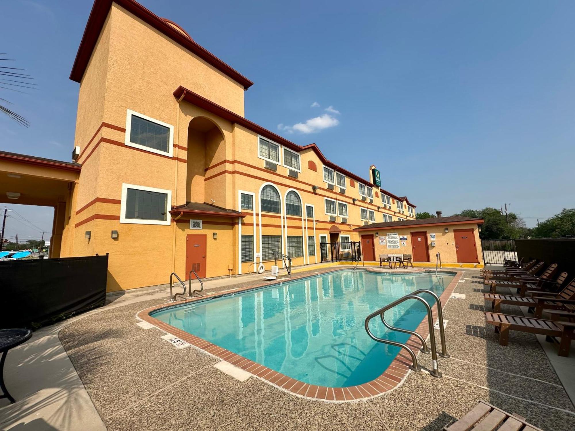 Quality Suites Сан Антонио Екстериор снимка